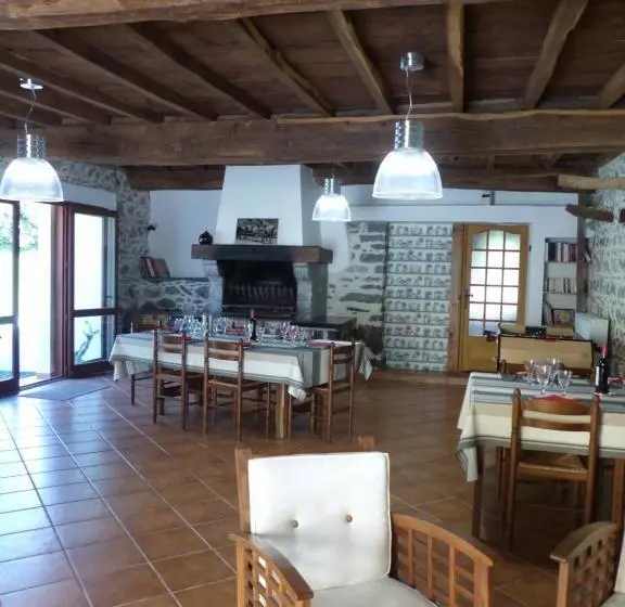 Aamiaismajoitus (B&B) Maison D Hôtes Les 3 Baudets