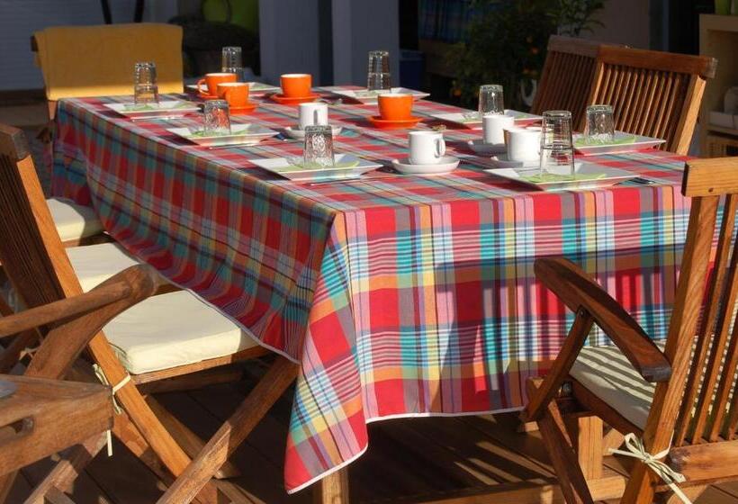 تختخواب و صبحانه Maprovencale