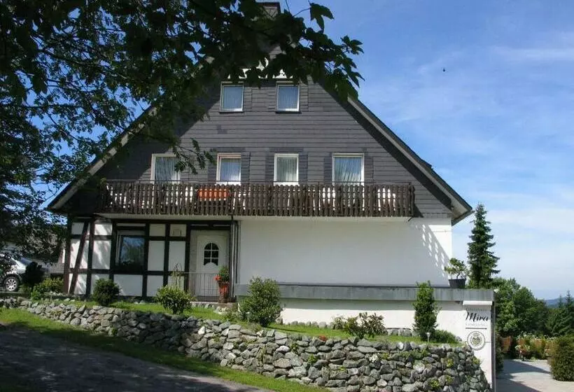 Retkeilymaja Gästehaus Mira