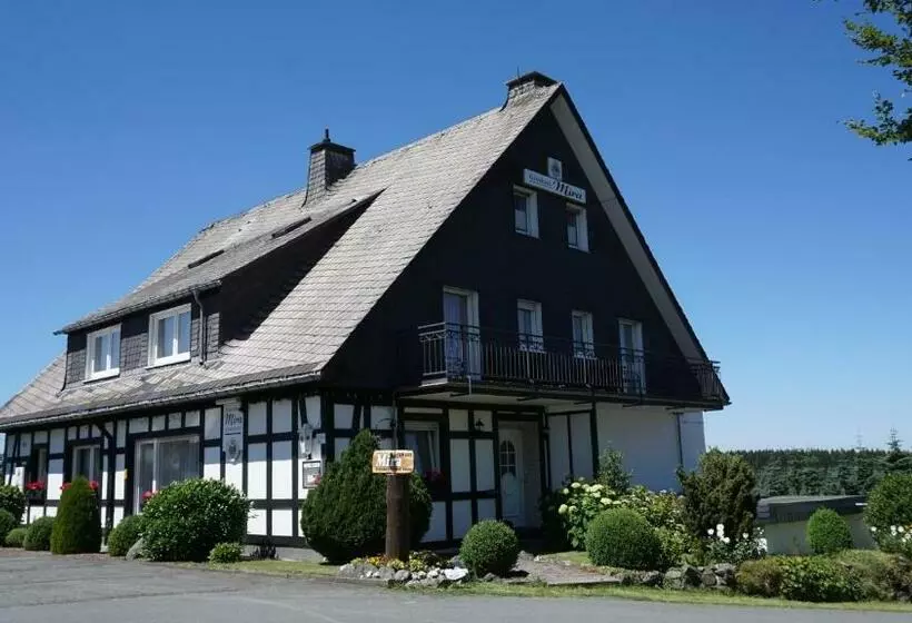 Retkeilymaja Gästehaus Mira