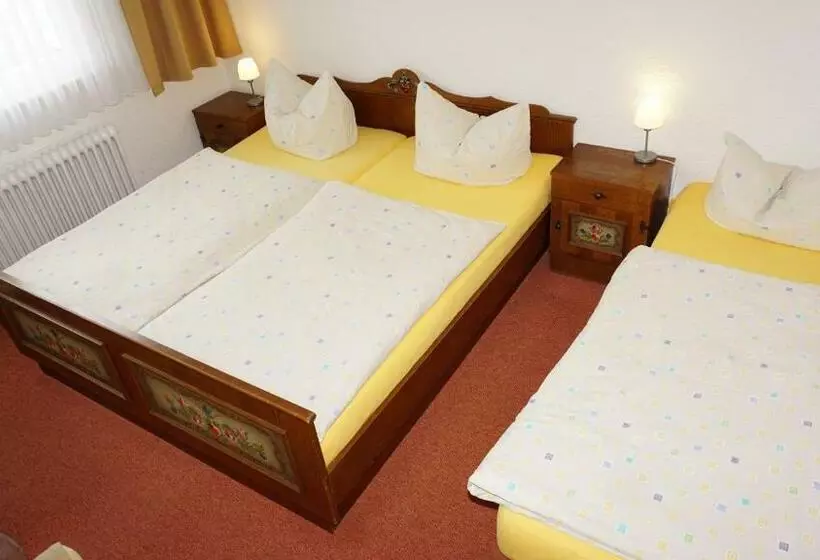 Retkeilymaja Gästehaus Mira