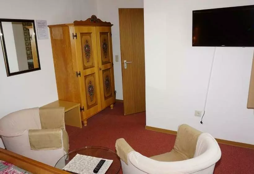 Retkeilymaja Gästehaus Mira