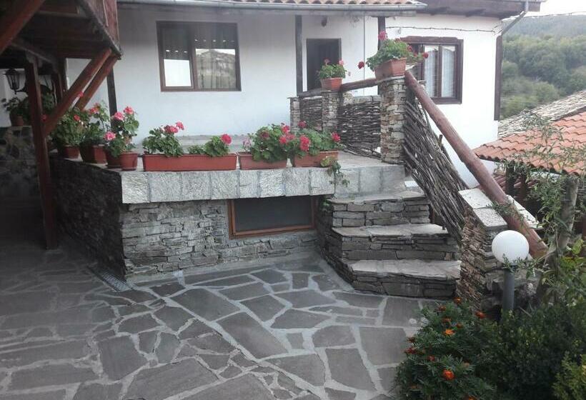 펜션 Sharkov Guest House