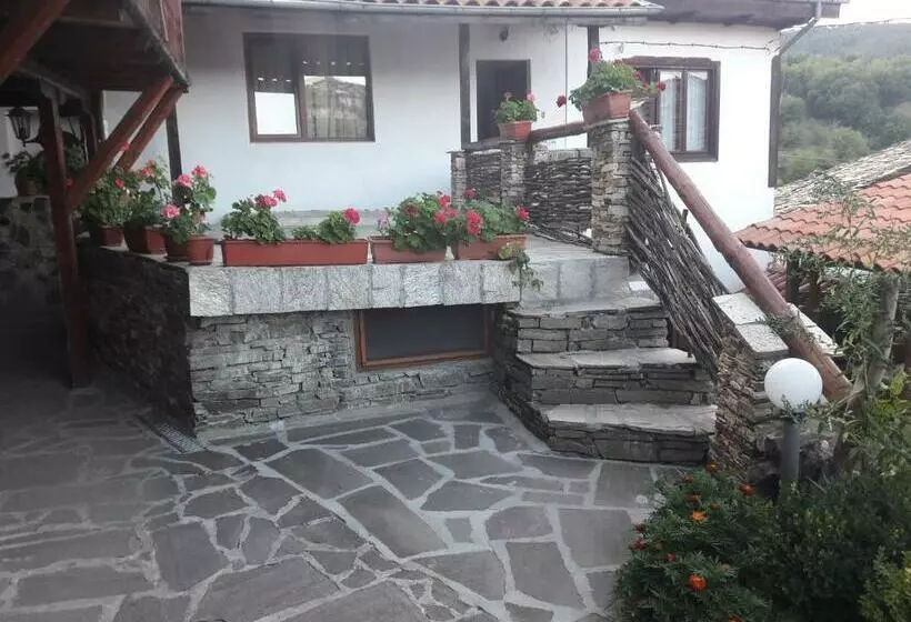 Majatalo Sharkov Guest House