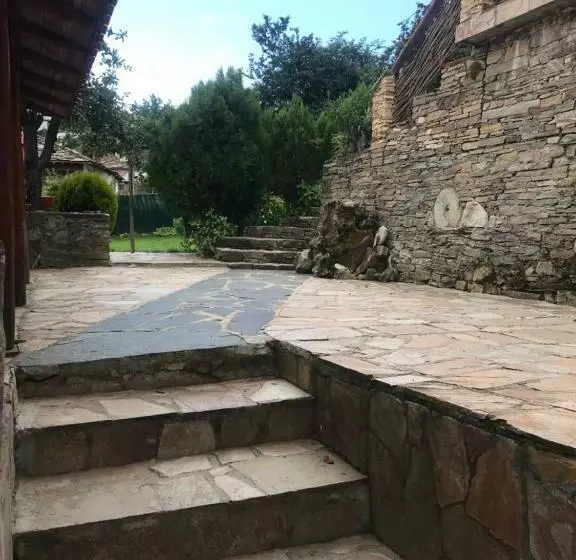 Majatalo Sharkov Guest House