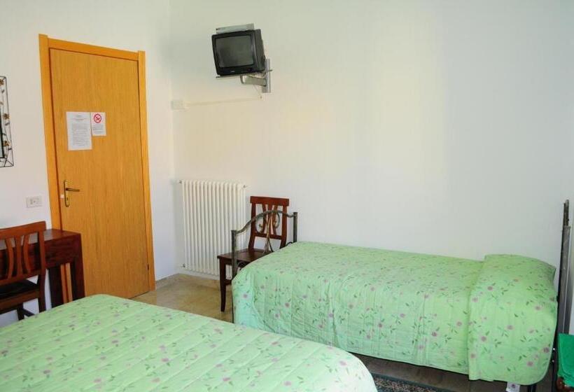 住宿加早餐  Affittacamere S Ortensia