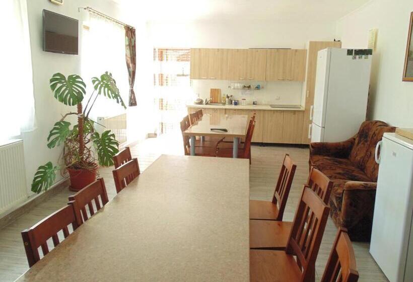 پانسیون Eden Maison