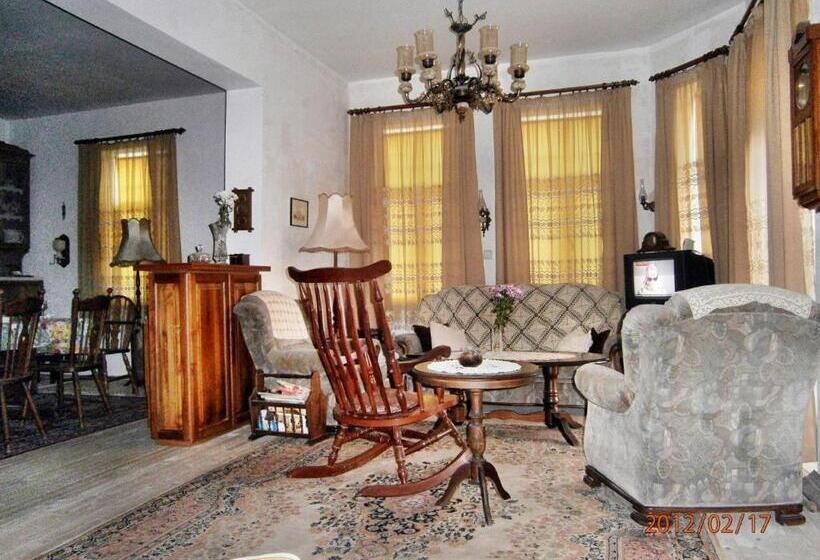پانسیون Retro 19th Century Guest House