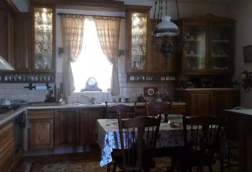 پانسیون Retro   19th Century Guest House