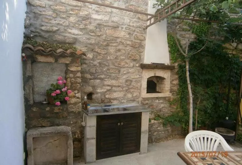 پانسیون Retro   19th Century Guest House