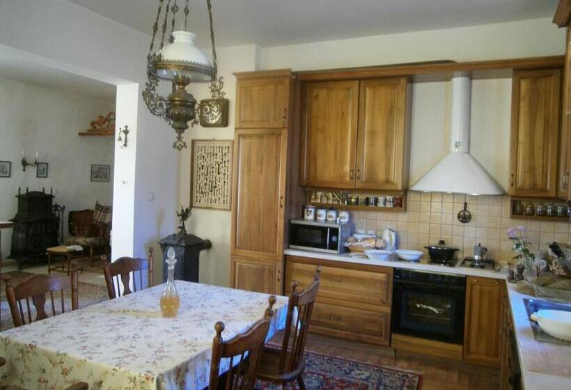 پانسیون Retro 19th Century Guest House