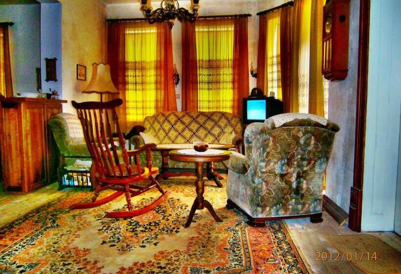 پانسیون Retro 19th Century Guest House