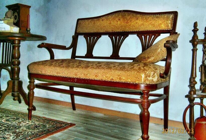 پانسیون Retro 19th Century Guest House