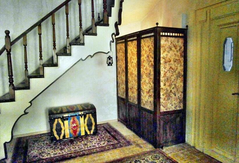 پانسیون Retro 19th Century Guest House