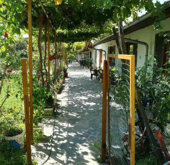 پانسیون Sirius Guest House