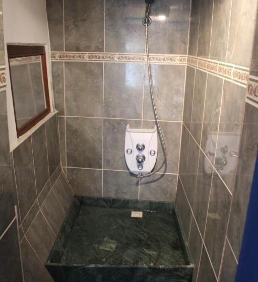 هاستل Fun House