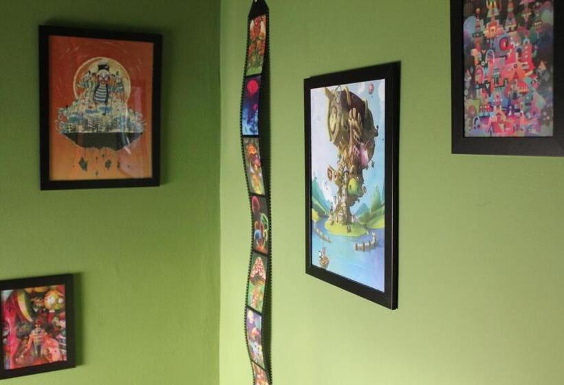 هاستل Fun House