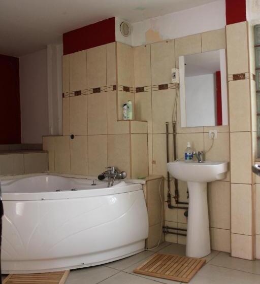 هاستل Fun House