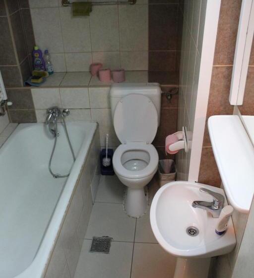 هاستل Fun House