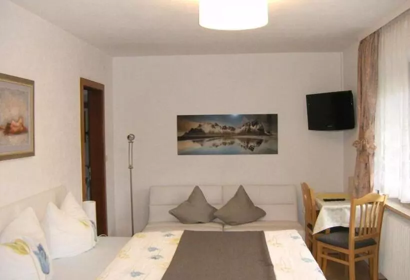 تختخواب و صبحانه Pension Garni Gerhard