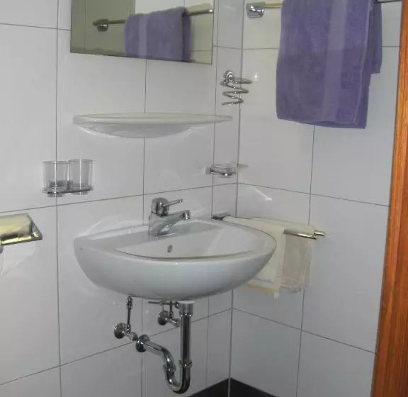 تختخواب و صبحانه Pension Garni Gerhard