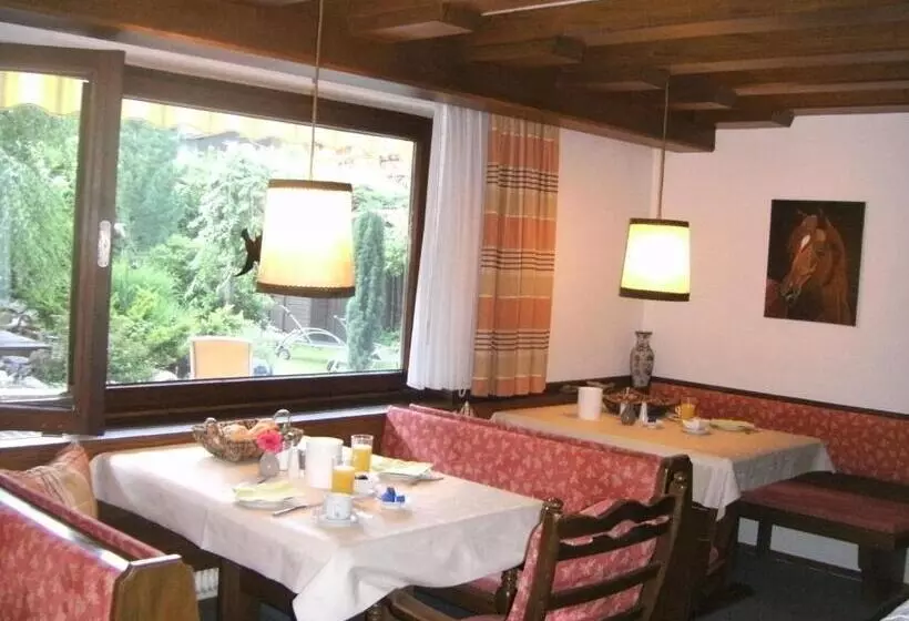 تختخواب و صبحانه Pension Garni Gerhard