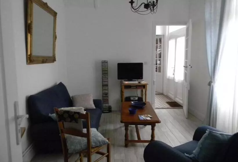 Majatalo à L Approche De La Mer