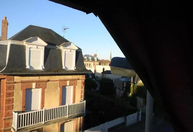 Majatalo à L Approche De La Mer