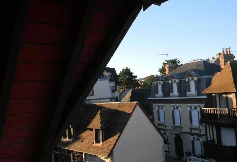 Majatalo à L Approche De La Mer