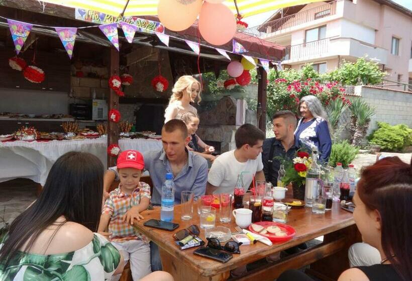 פנסיון The White House