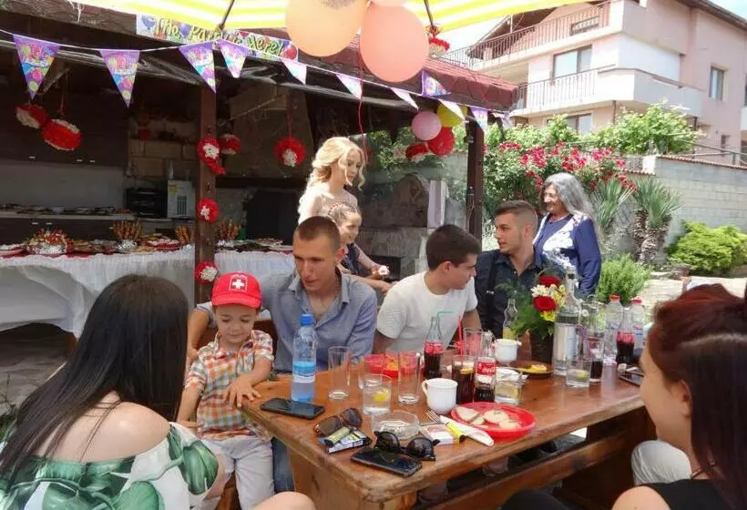 ペンション The White House