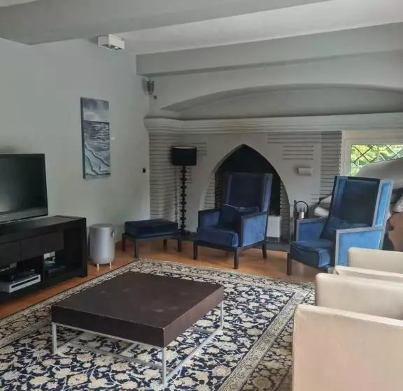 Aamiaismajoitus (B&B) Le Manoir De Morimont