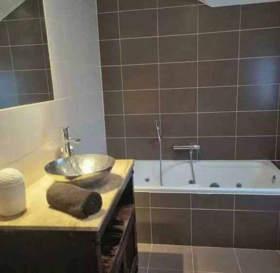 Aamiaismajoitus (B&B) Le Manoir De Morimont