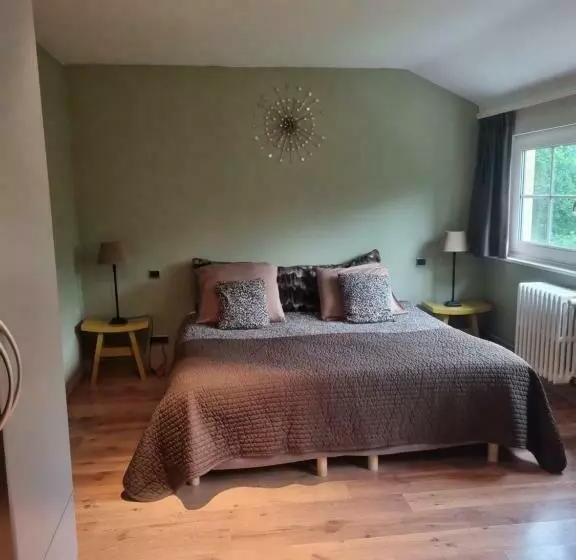 Aamiaismajoitus (B&B) Le Manoir De Morimont