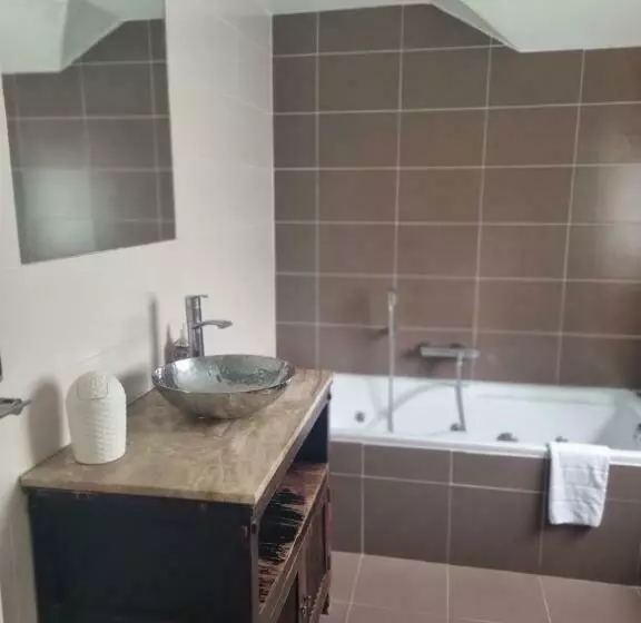 Aamiaismajoitus (B&B) Le Manoir De Morimont