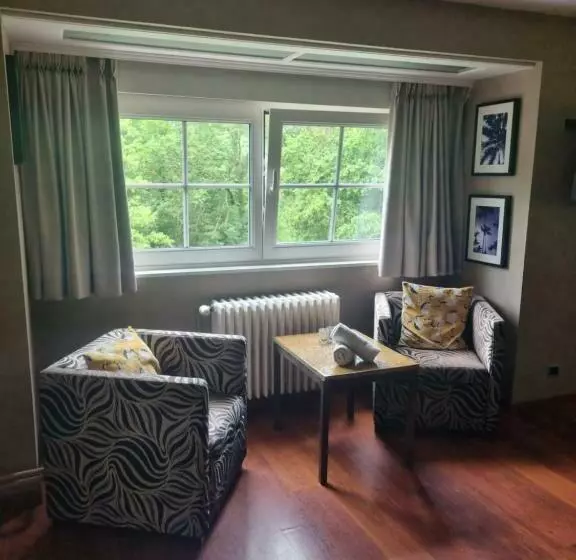 Aamiaismajoitus (B&B) Le Manoir De Morimont