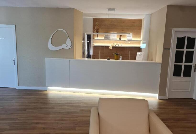 فندق Balneario Fuentes Del Trampal