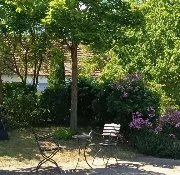 ホテル Garni Lindenhof Im Steigerwald
