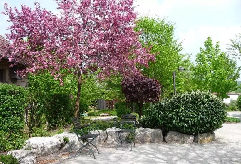 ホテル Garni Lindenhof Im Steigerwald