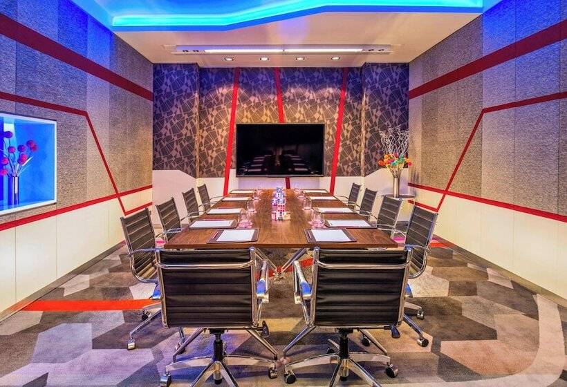 فندق Aloft Bangkok Sukhumvit 11