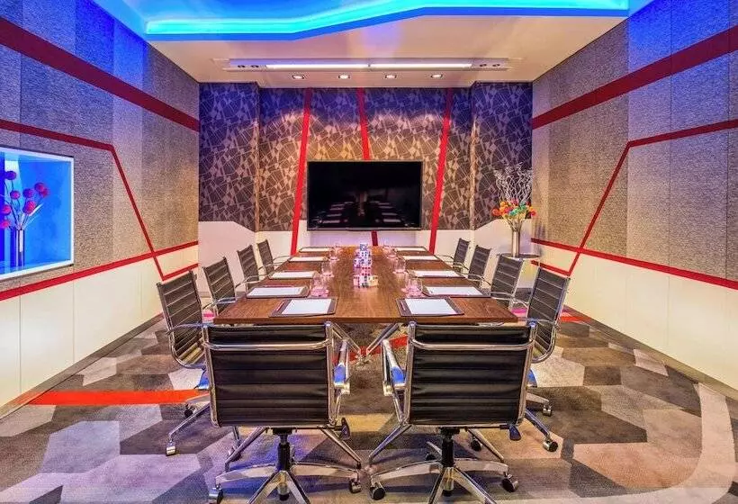 فندق Aloft Bangkok Sukhumvit 11