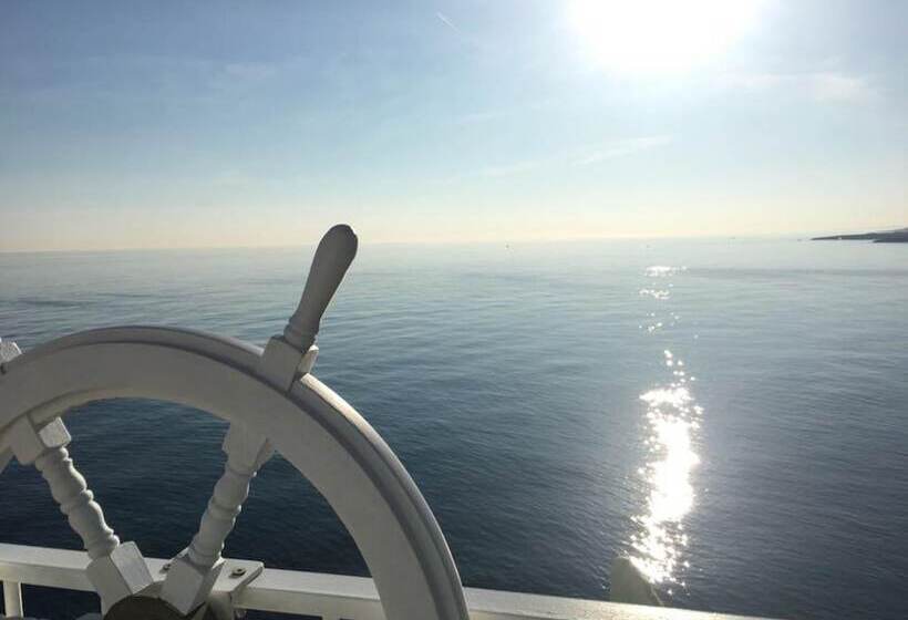 هتل Bellavista Suites