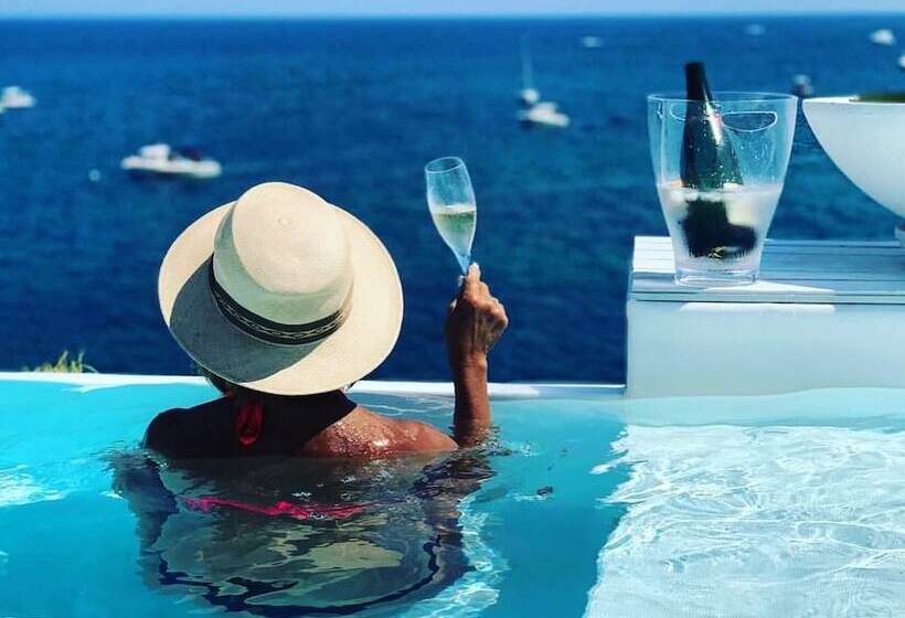 هتل Bellavista Suites