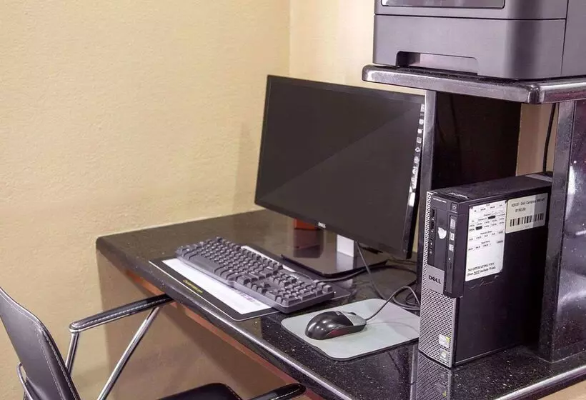 Отель Comfort Inn & Suites Coralville Iowa City Near Iowa River Landing