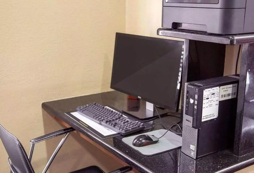 Отель Comfort Inn & Suites Coralville Iowa City Near Iowa River Landing