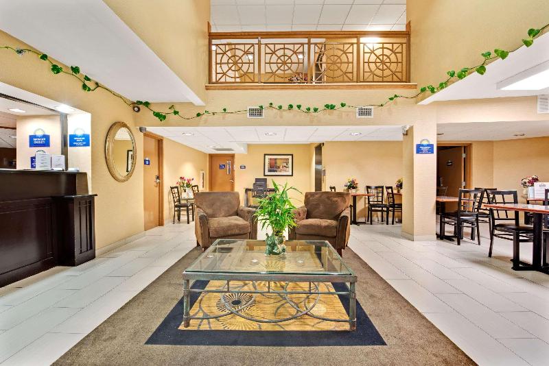 酒店 Days Inn & Suites By Wyndham Desoto