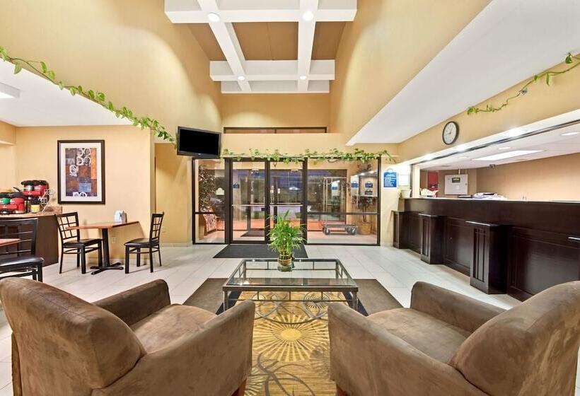 酒店 Days Inn & Suites By Wyndham Desoto