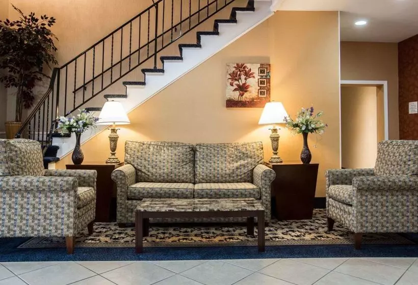 Hotelli Econo Lodge Lakes Region