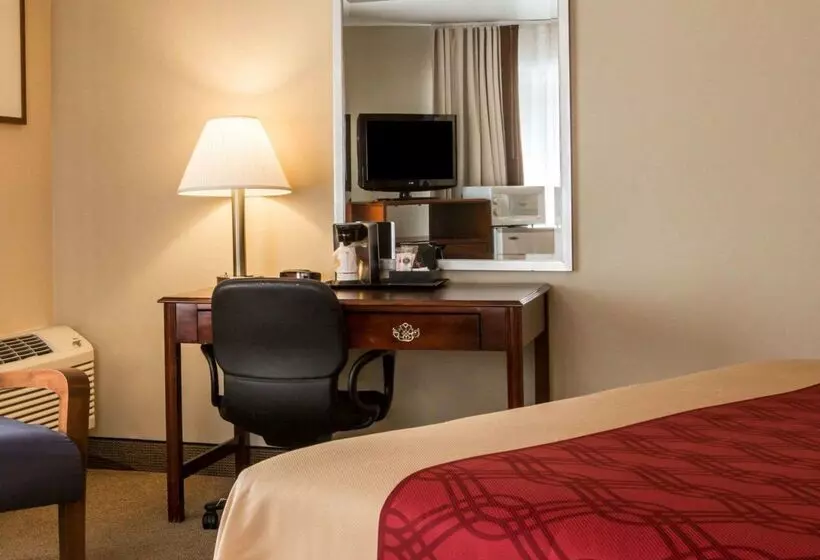 Hotelli Econo Lodge Lakes Region