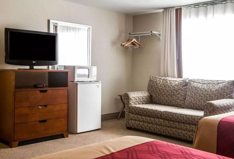 Hotelli Econo Lodge Lakes Region